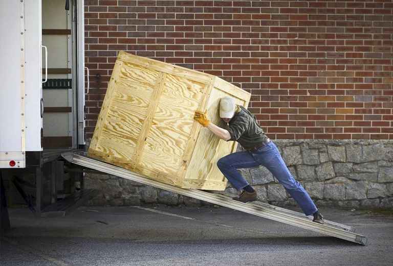 Заказ автомобиля для отправки мебели : Холодильник двухкамерный из Новой Безгинки в Вислую Поляну